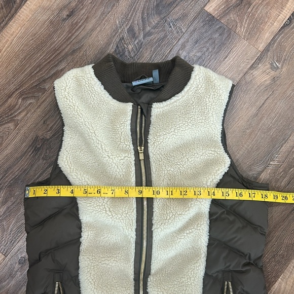 Athleta Responsible Down Tundra Sherpa Puffer Vest Womens Size Medium - Picture 8 of 14